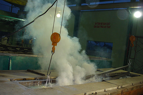 Công nghệ mạ kẽm nhúng nóng trong sản xuất cột đèn cao áp